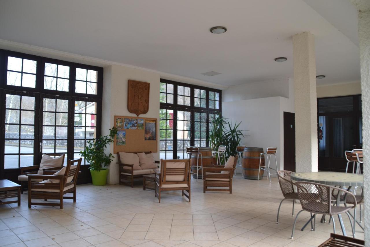 Auberge De La Vallee D'Ossau Izest 外观 照片
